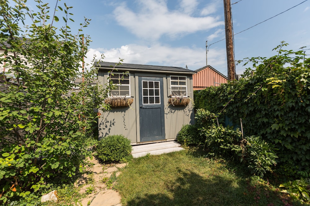 Applewood Suites - Queen West - Image 5