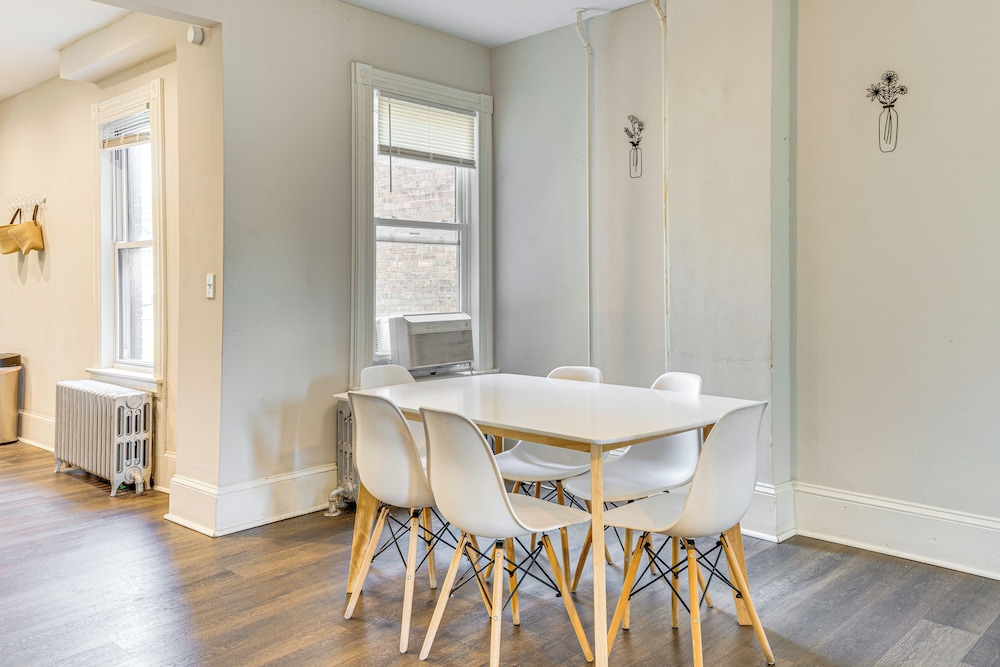 Shop & Dine: Central Stroudsburg Townhome!