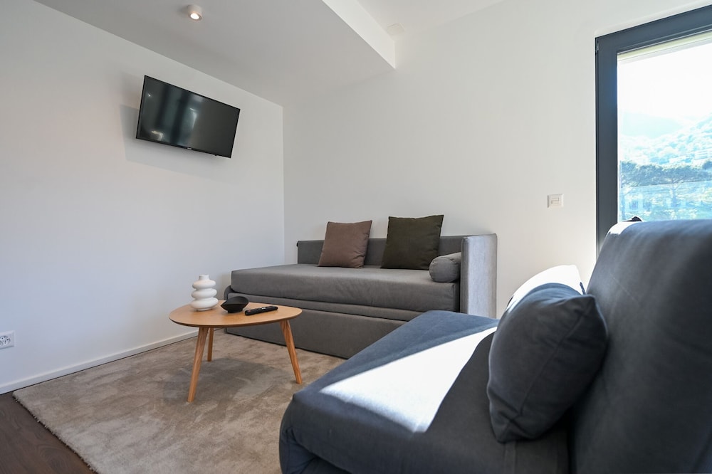 Lugano Suite Modern Concept 4