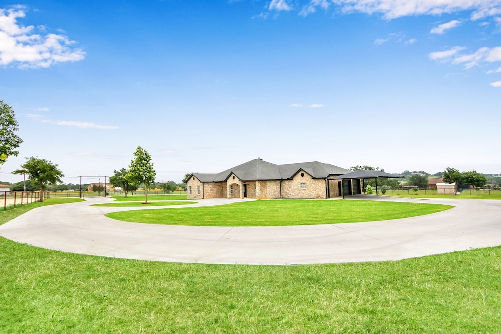 6A Ranch Luxury Meets Country!