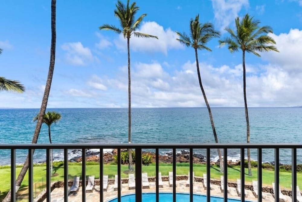 Royal Mauian, #317 2 Bedroom Condo by RedAwning view 5