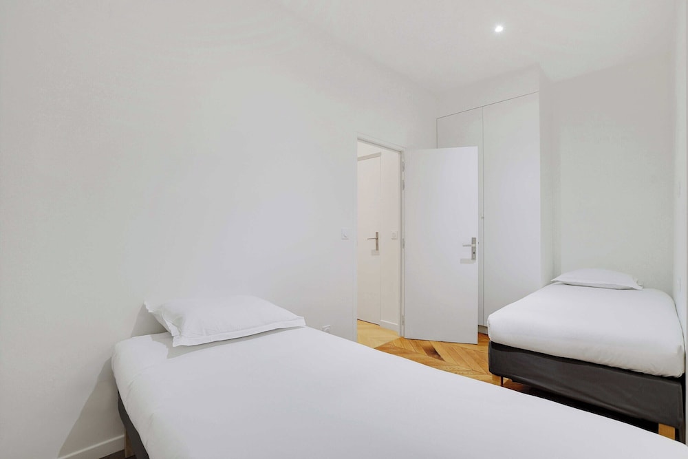 Apartment for 4 Person in Nanterre