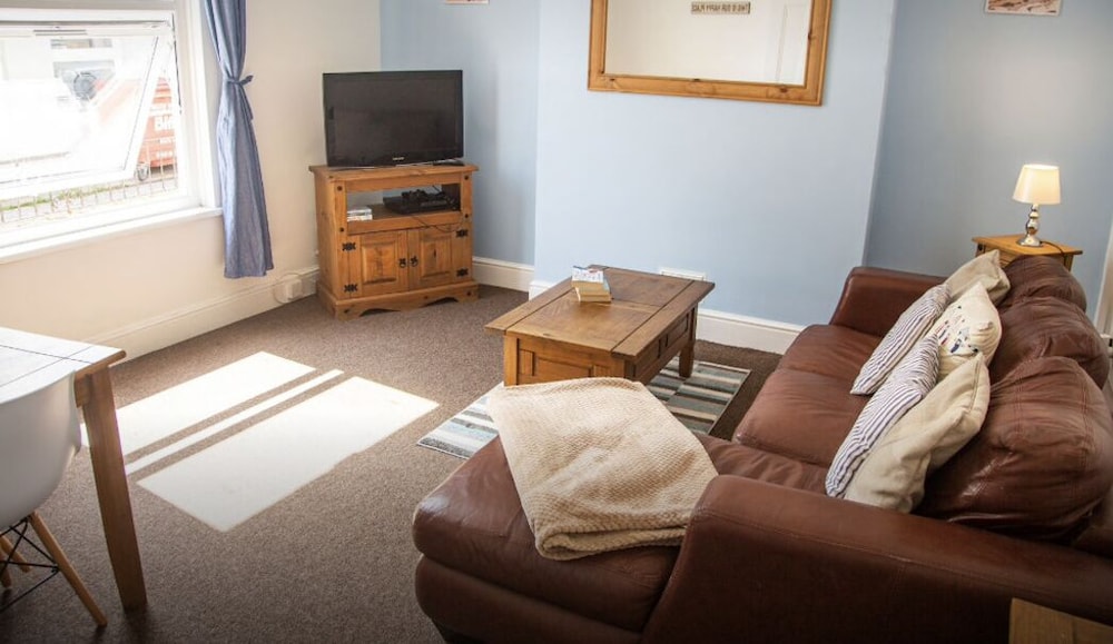 Spacious 4 Bedroom House in Plymouth City Centre view 3