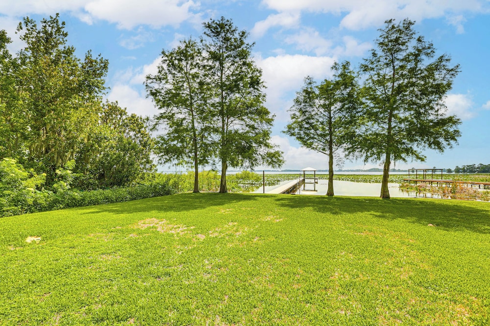 Dock + Screened Porch: Lake Istokpoga Retreat