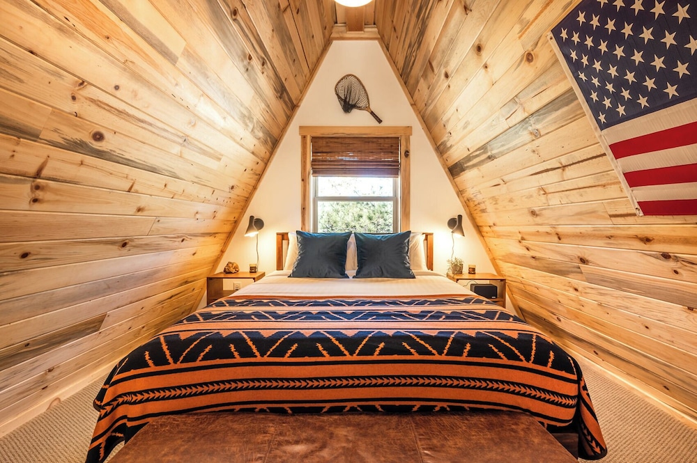 Acute Cabin view 5