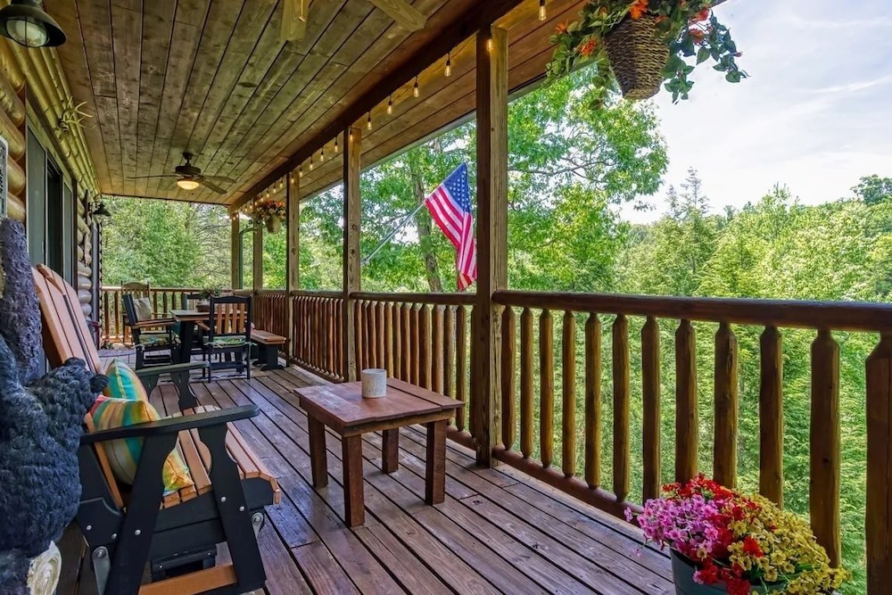Hillbilly Hideaway 4 Bedroom Cabin