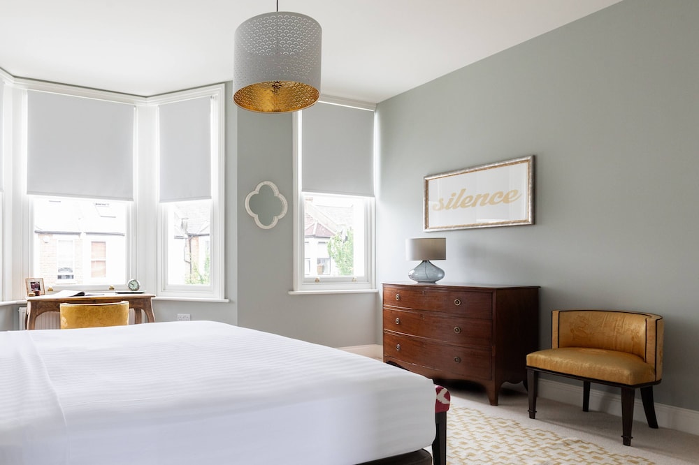 Brewster Gardens III by Onefinestay