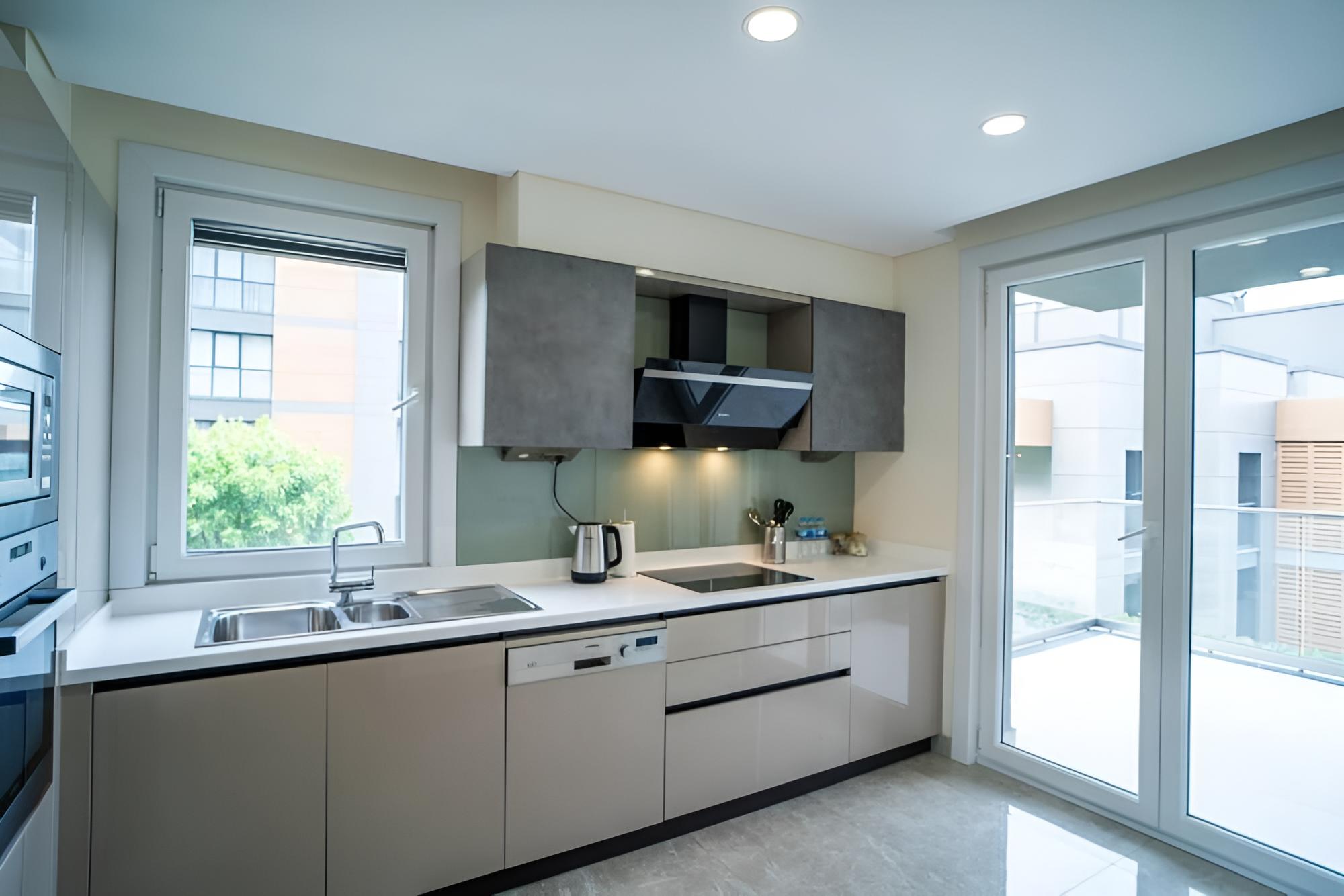 3 B Luxury Apt Near Arena Park AVM