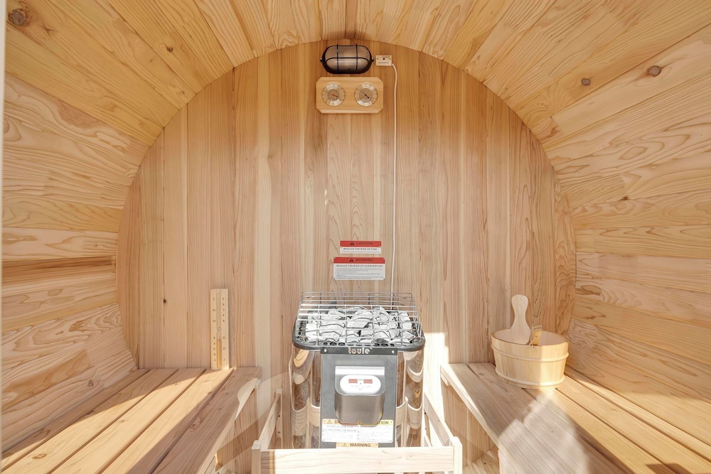 Luxury Beach Home Sauna Cold Plunge E-bikes
