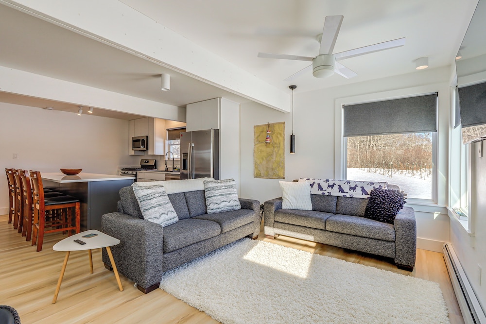Remodeled Home w/ River Views in Frankfort!
