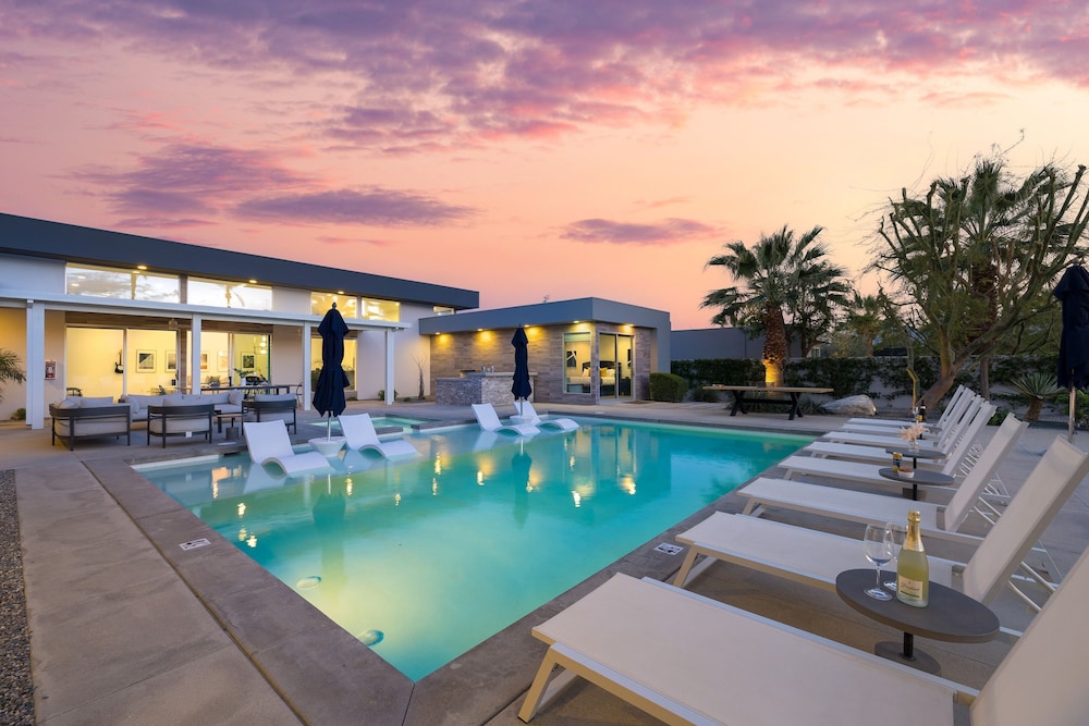 Polo Villa 5 by Avantstay Outdoor Bocce Ball Fire Pit BBQ Pool Spa 260332 6 Bedrooms