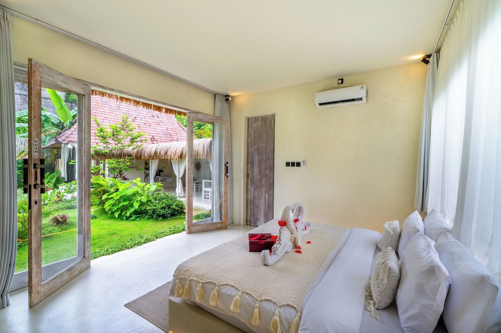 Villa Laguna by Pertama Management