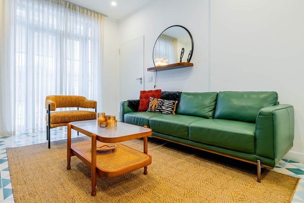 w Charming 1BR in Santa Ana s Best Area