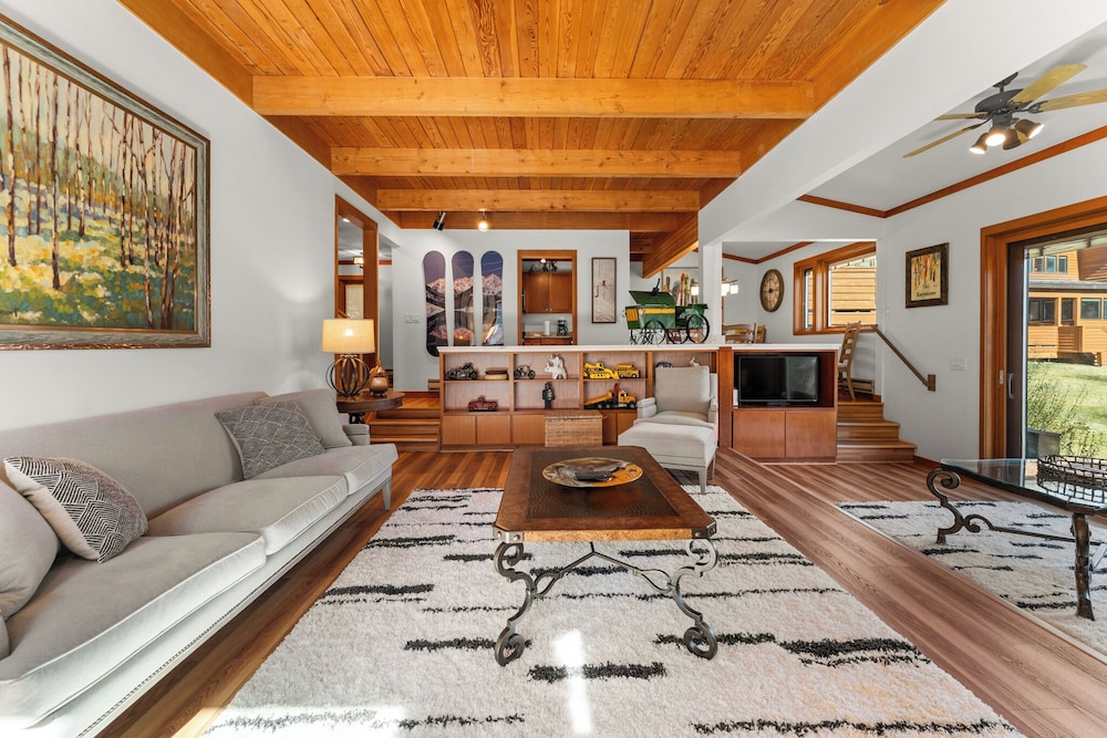 Tennis Townhome #1327 : 2, 225