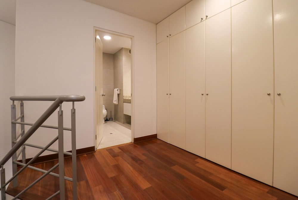 w Graceful 1BR With Balcony in Miraflores