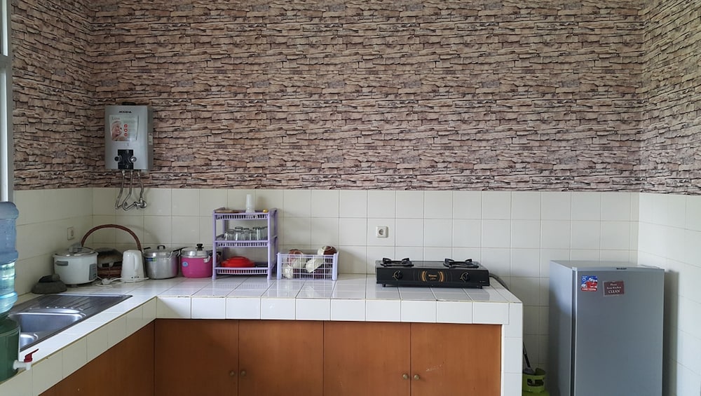 Vila Bunga Merah Gelatik