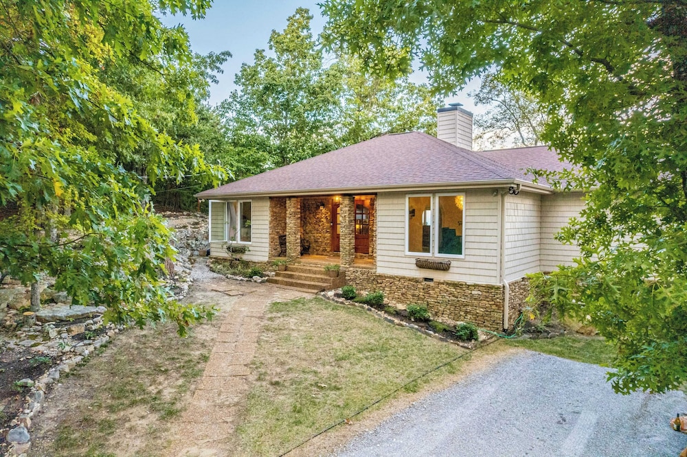 Panorama by Avantstay Unparalleled Views, Deck w/ Hottub, Game Room Pool Table