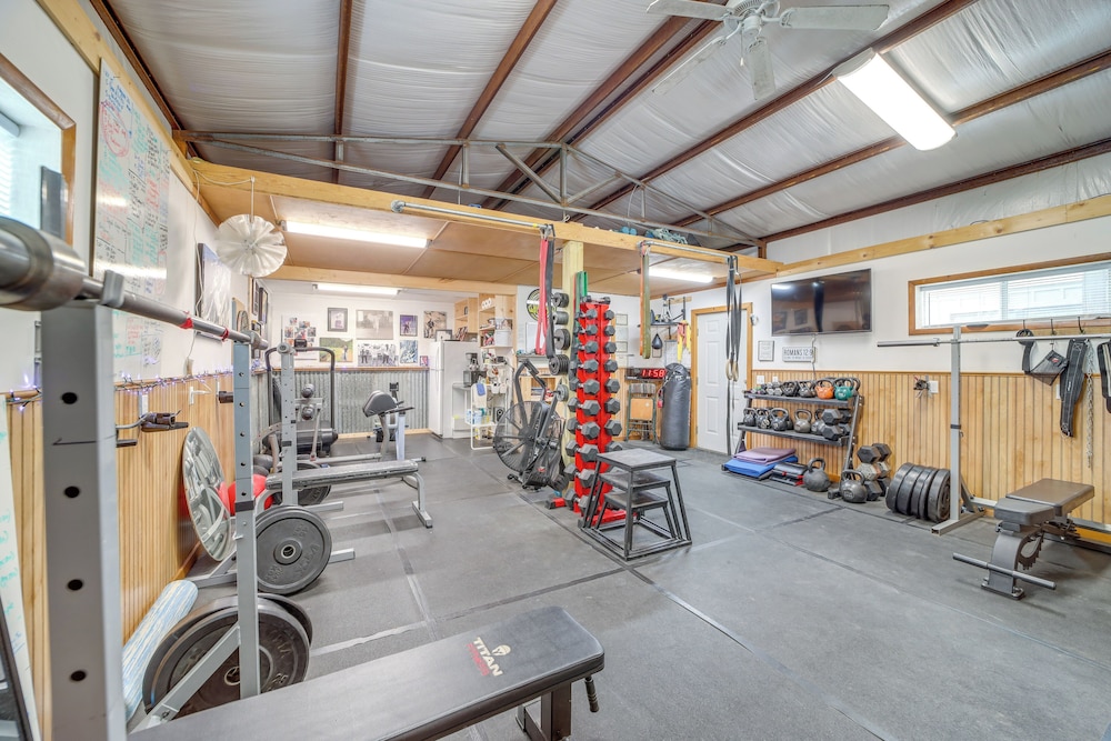 Hunt, Fish & Enjoy the Outdoors: Rural Atoka Home