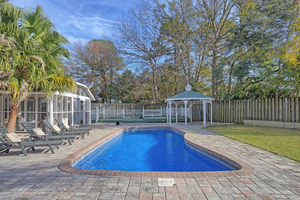 Family Friendly House w Pool & Games