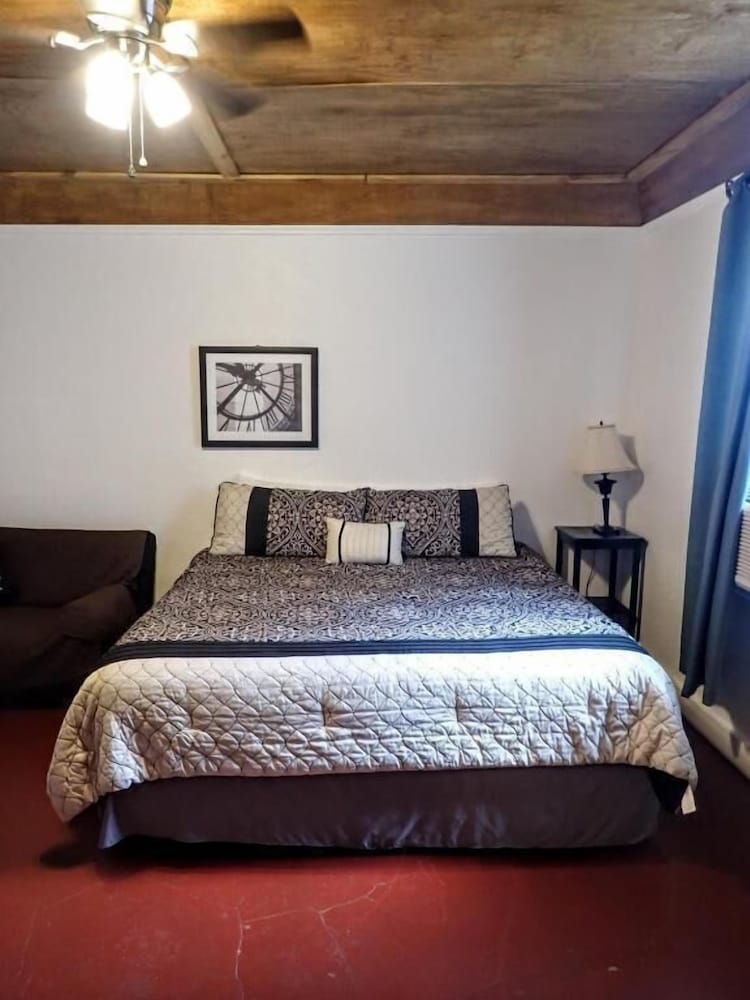 Historic Whiting Hotel Suites - Property Image 23