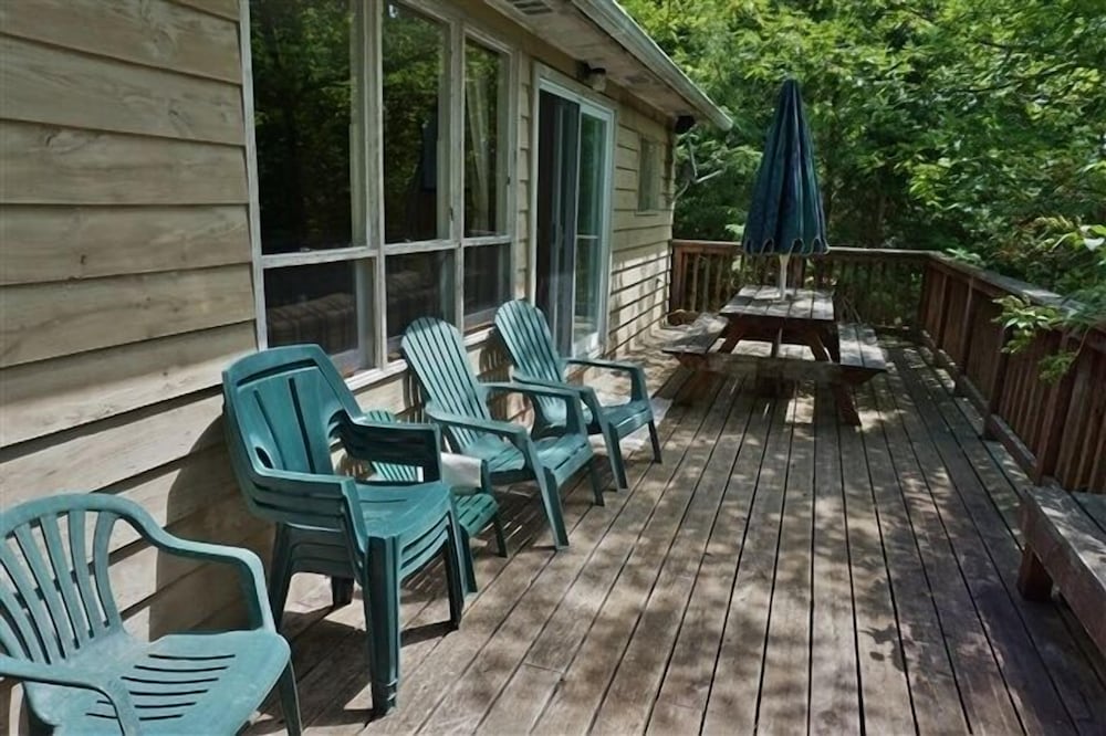 156 Eels Lake 2 Bedroom Cottage