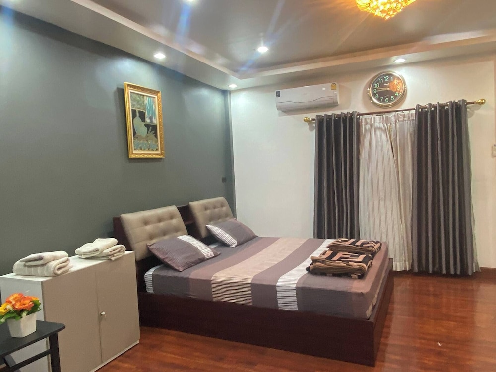 Beautiful 2 Story Newly Renovated Bungalow House