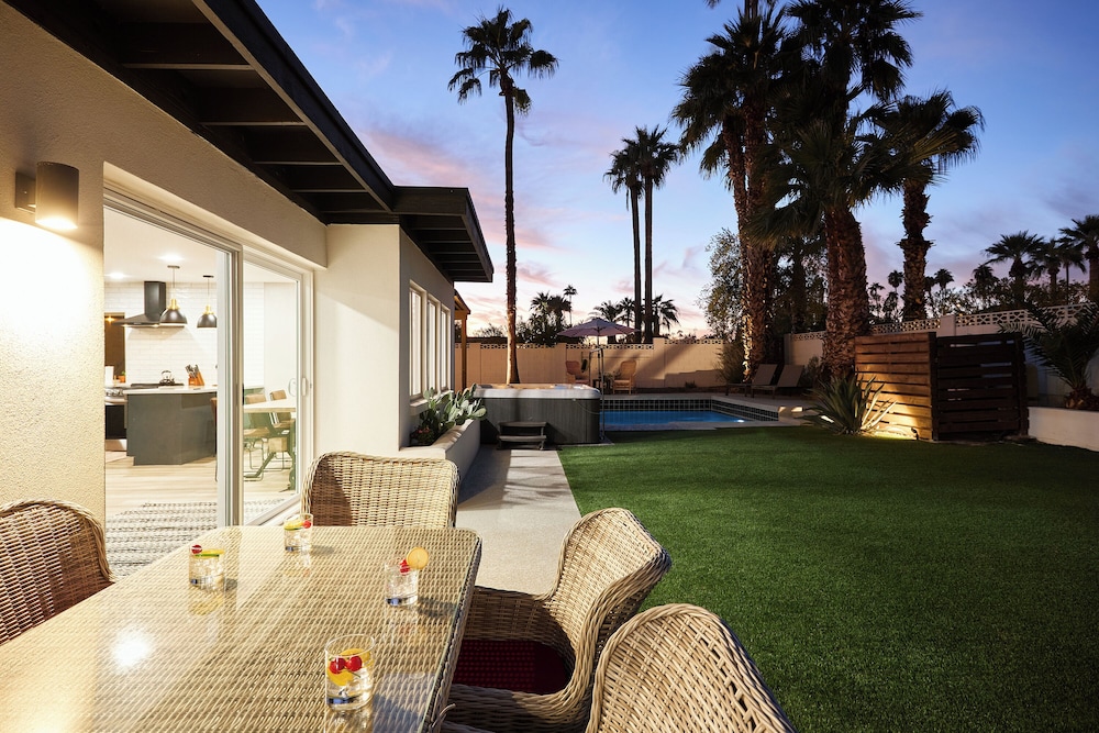 Desert Rose-hot Tub-pool Heat Avail-fire Pit-golf!