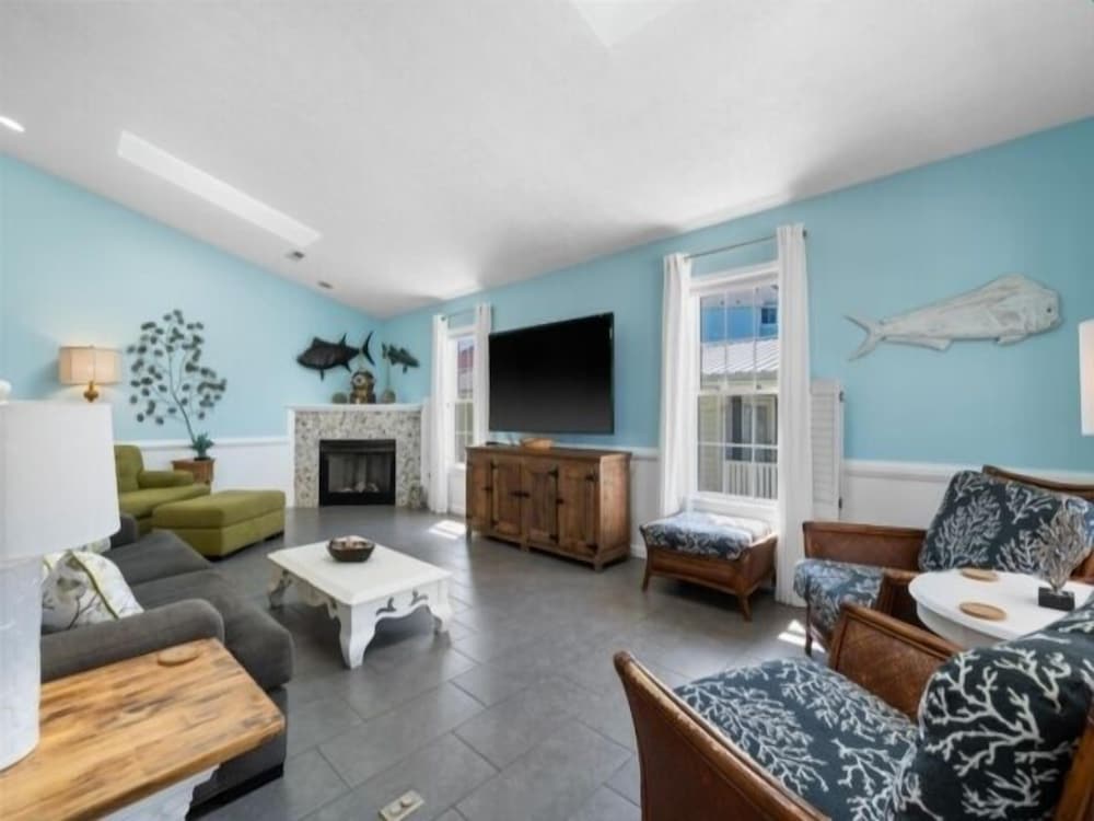Just For The Shell Of It 5 Bedroom Home by RedAwning view 5