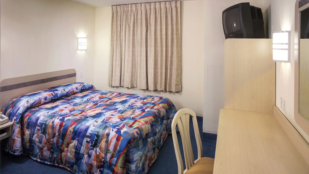 Motel 6 Davenport, IA