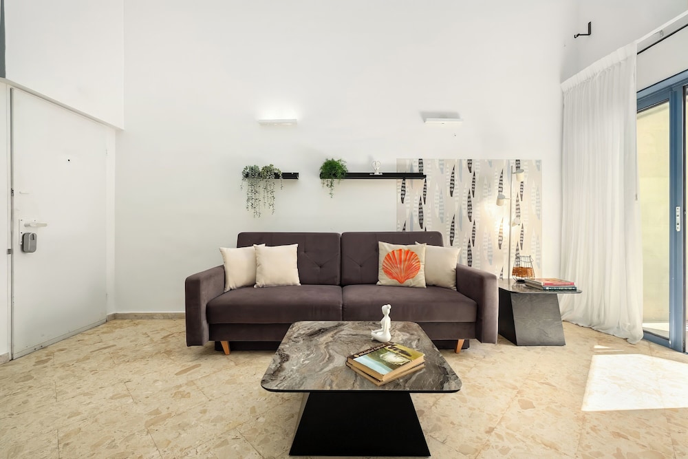 Royal Park Apt Resort by Sea N Rent