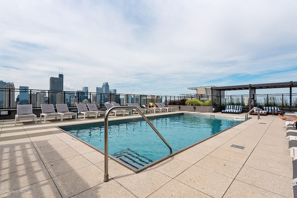 Gold Coast Retreat Skyline Views Walkable