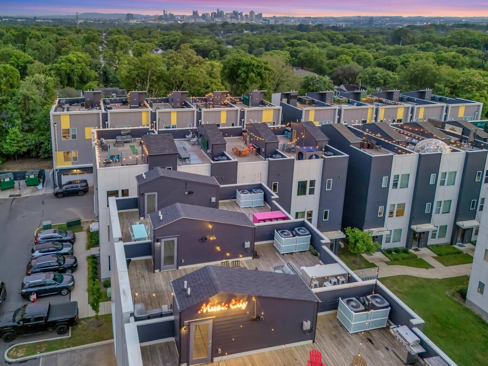 Rooftop Deck Grill Ping Pong Near Downtown Nashville