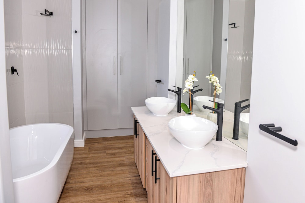 Bessie on Vondeling - Relax in Style at Bessie, Langebaan's Coziest Holiday Home