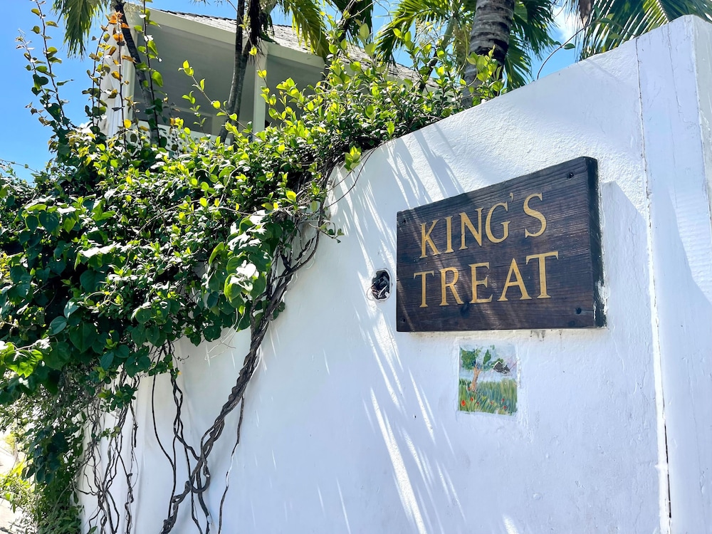 Hibiscus Hill Kings Treat - Ultimate Island Style House W/pool 3 Bedroom Home