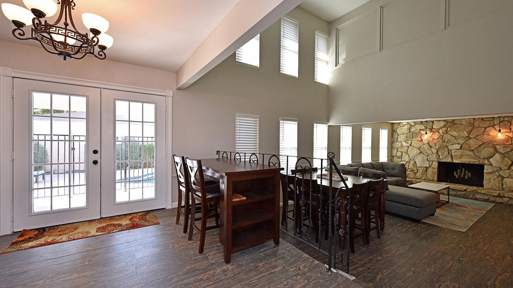 Fairfield in Mesa With 4 Bedrooms and 3 Bathrooms
