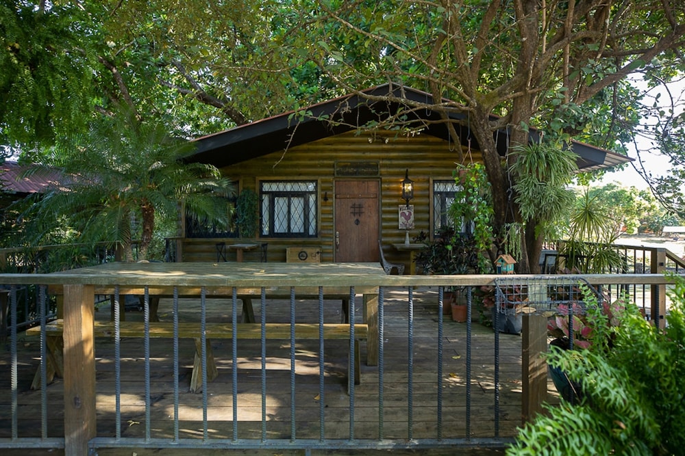 Quinta Pavo Real by Acomodo