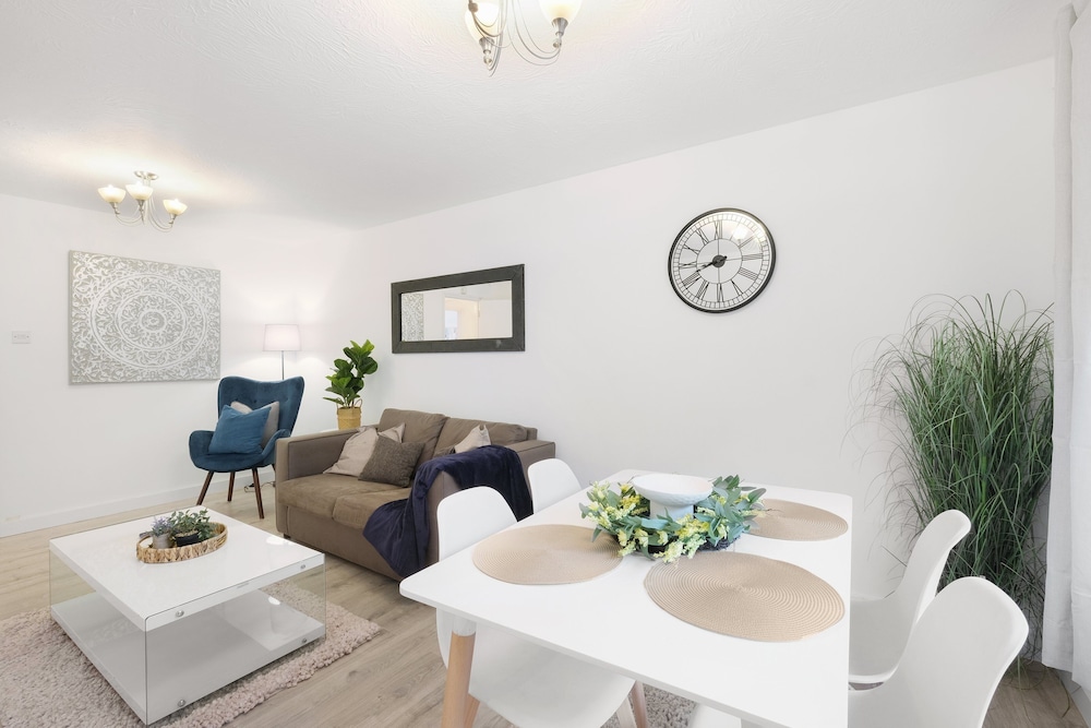 Charming 2 Bed 1Bath Apt -Transom Square