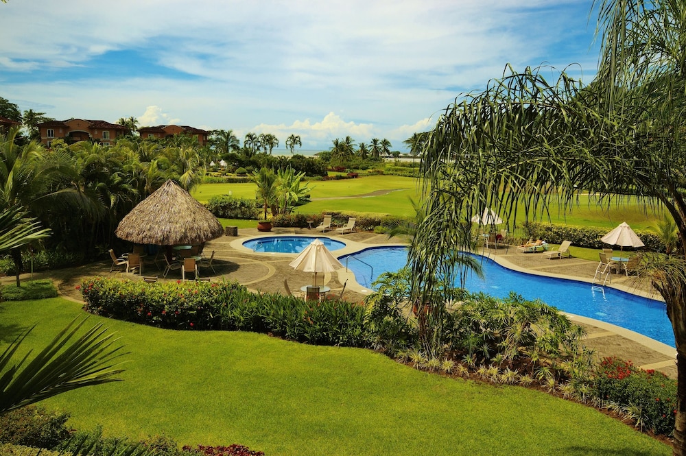 CR Luxury Los Sueños Condos