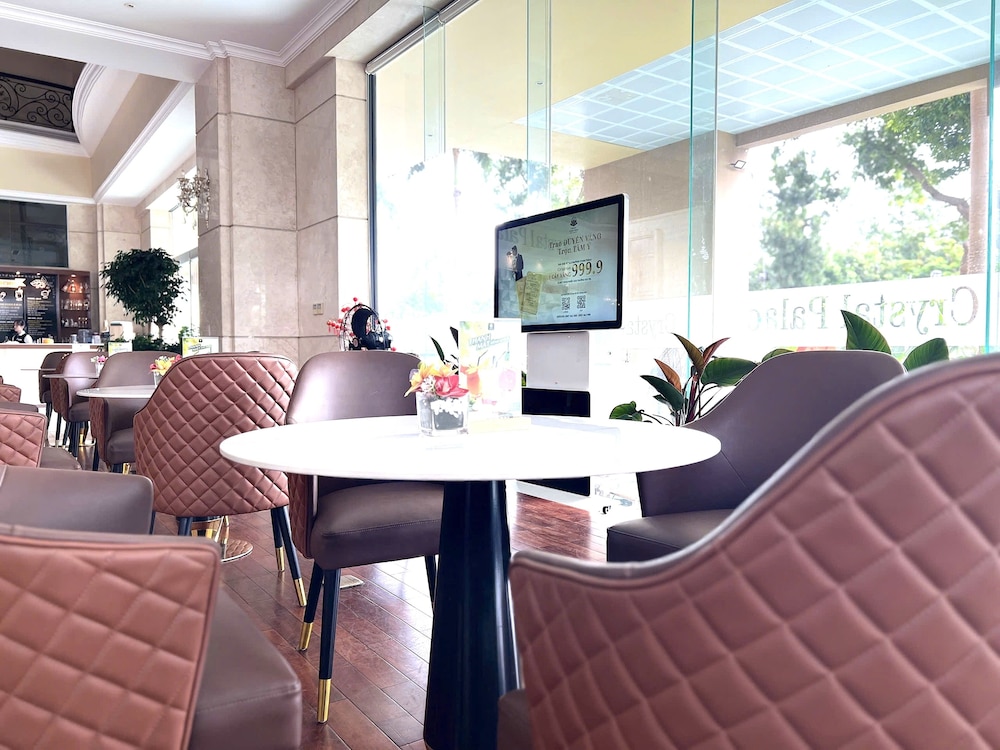 Diamond Suite Golden King