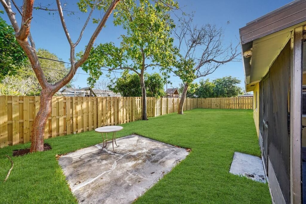 Fort Lauderdale Vacations - Yellow House in Davie - Property Image 4