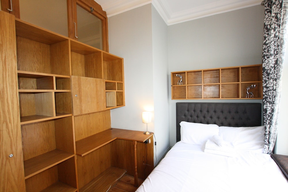 Historic two bed Apartment in the City Centre view 4