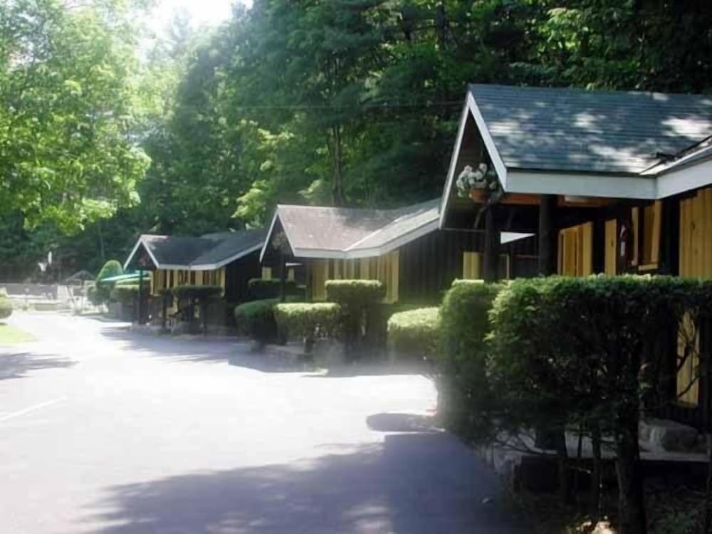 Amber Lantern Lake George Motel and Cottage Rentals