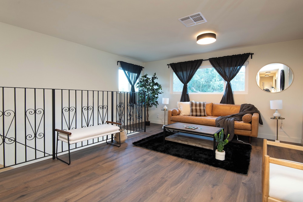 Superb Apartment near Dodger