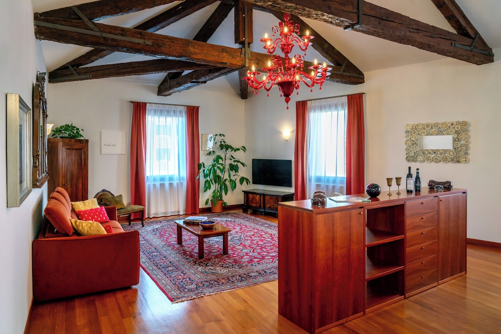 Palazzo San Luca