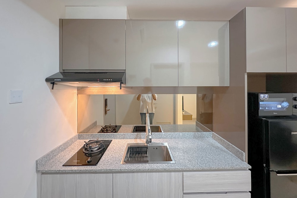 Modern Suite 1Br At Grand Sungkono Lagoon Apartment