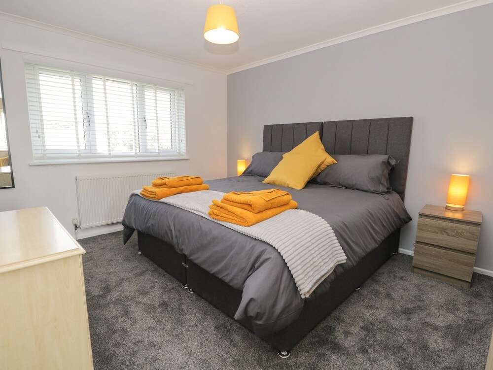 26 Hycemoor Way