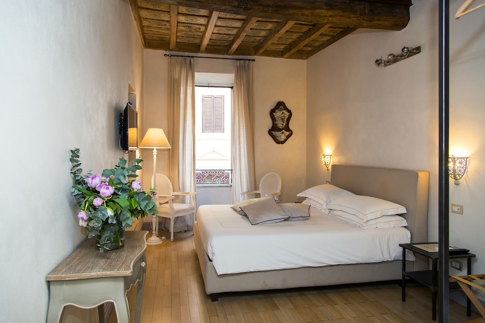 Rome Frattina 27
