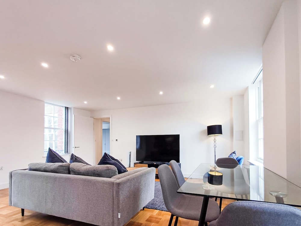 Modern 2 Bedroom 2 Bathroom Apartment