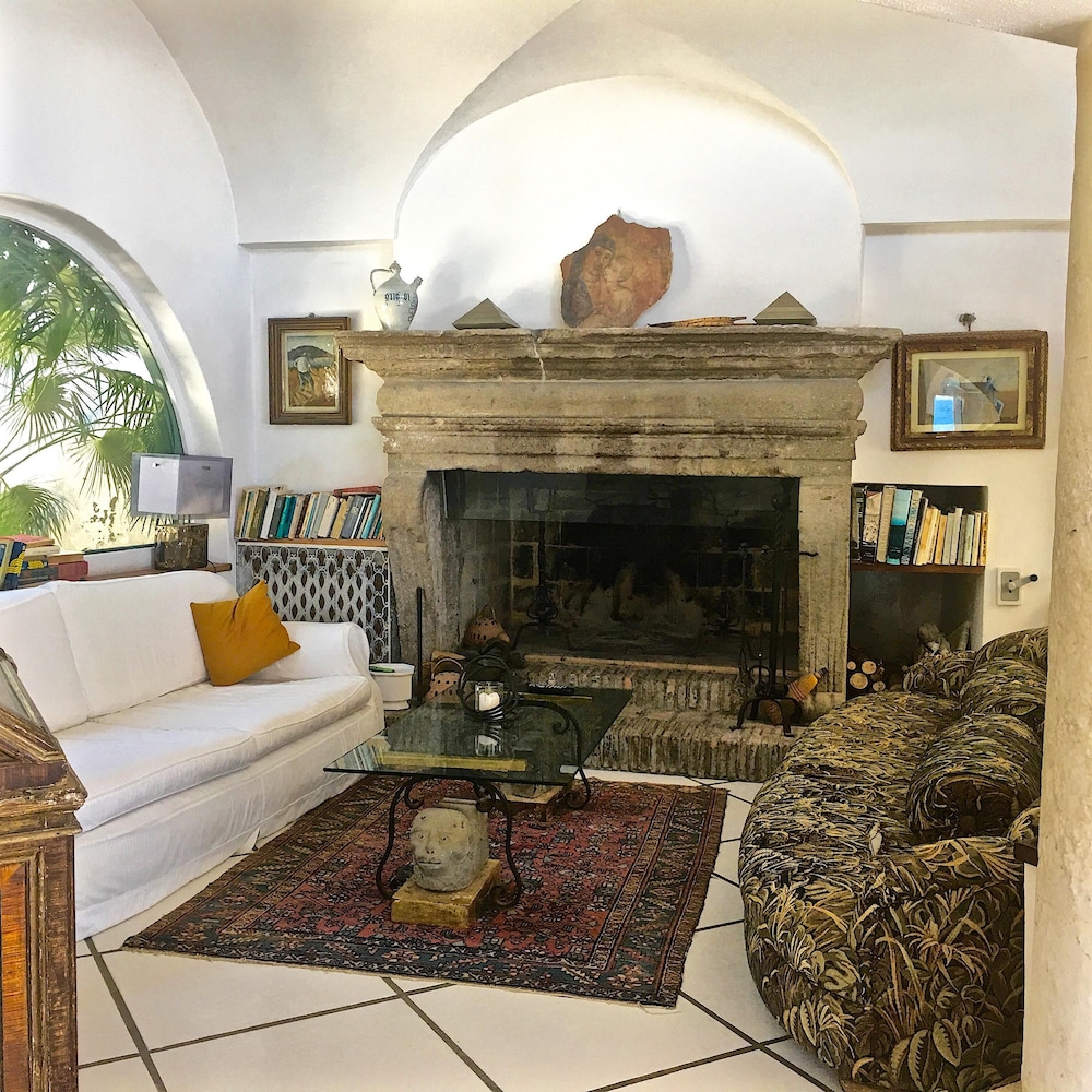 Mare Degli Angeli Splendid Mediterranean Seaside Villa Gardens Pool Almost Heaven view 5