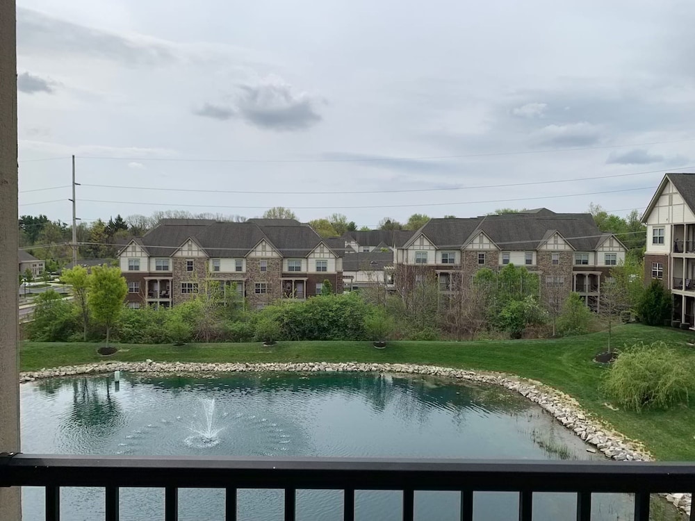 Top Floor Water View King Bed Pool Gym